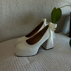 Block heels with satin bow strap